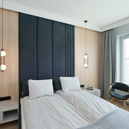 Chic Designer With Original Art And Old Town View Apartment *