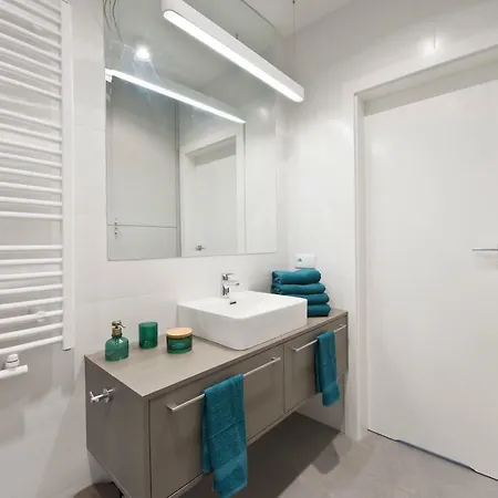 Apartment Chic Designer With Original Art And Old Town View
