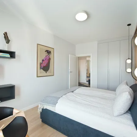 Apartament Chic Designer With Original Art And Old Town View