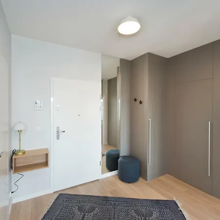 Chic Designer With Original Art And Old Town View Apartament